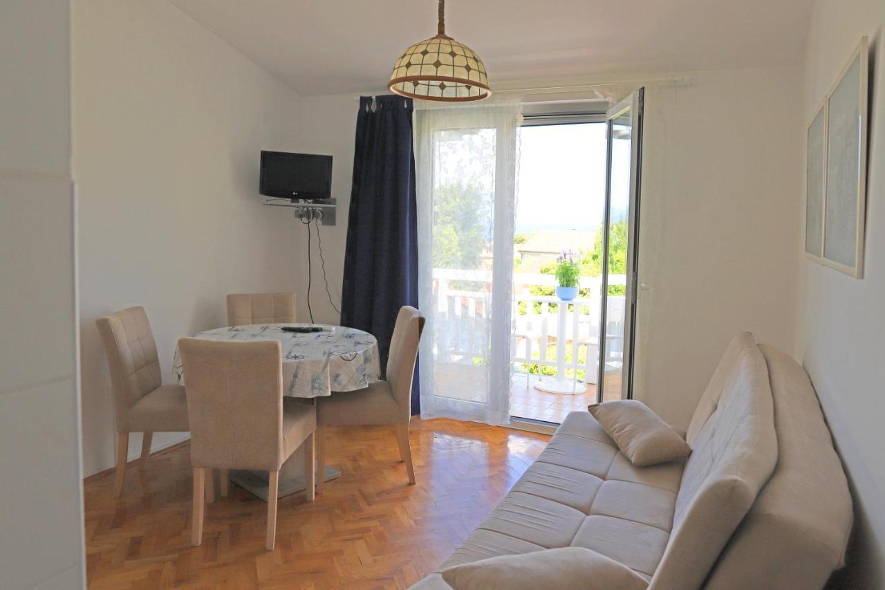 Apartment Hudan Malinska Ngoại thất bức ảnh