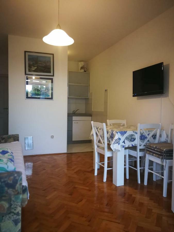 Apartment Hudan Malinska Ngoại thất bức ảnh