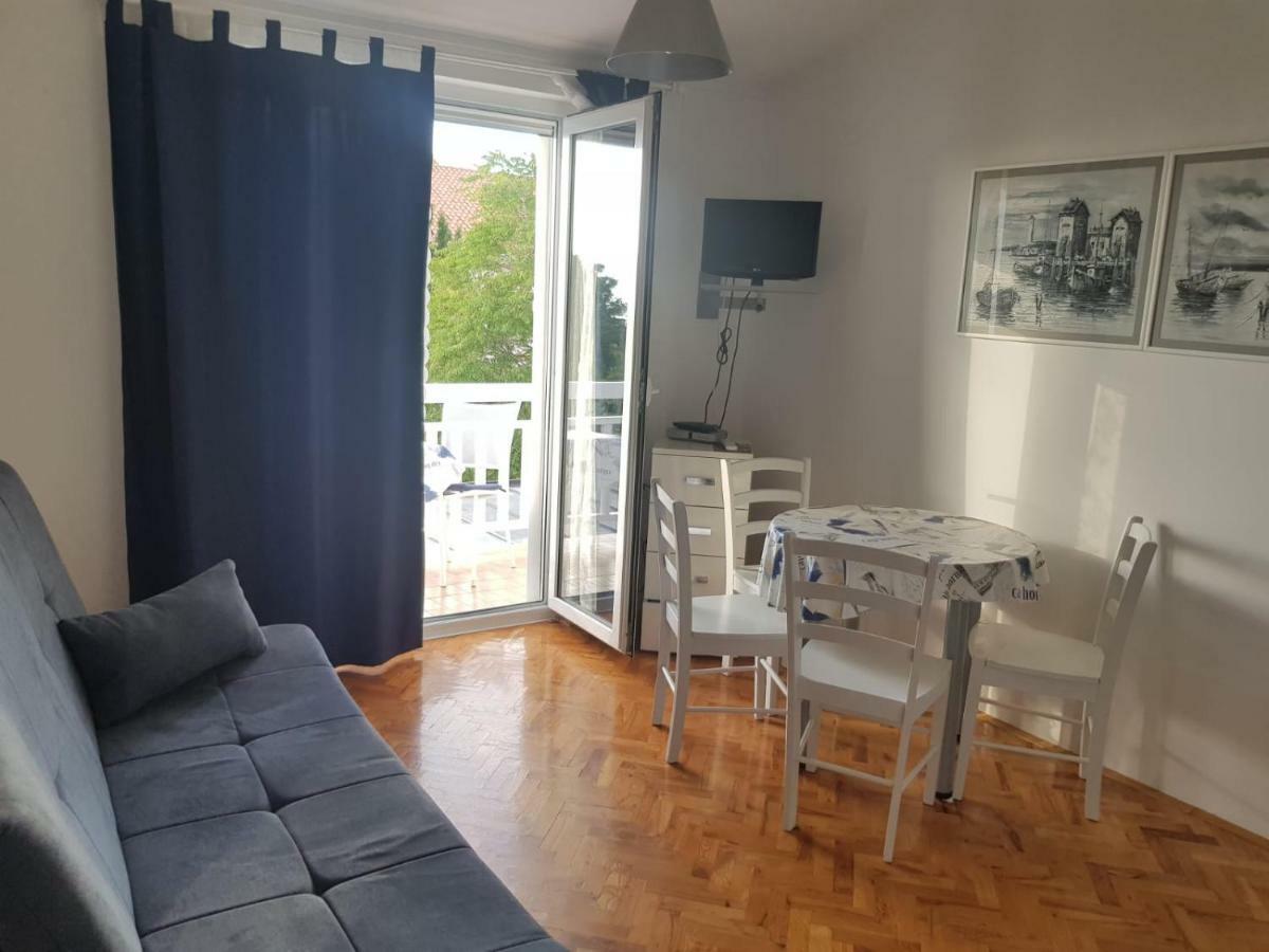 Apartment Hudan Malinska Ngoại thất bức ảnh